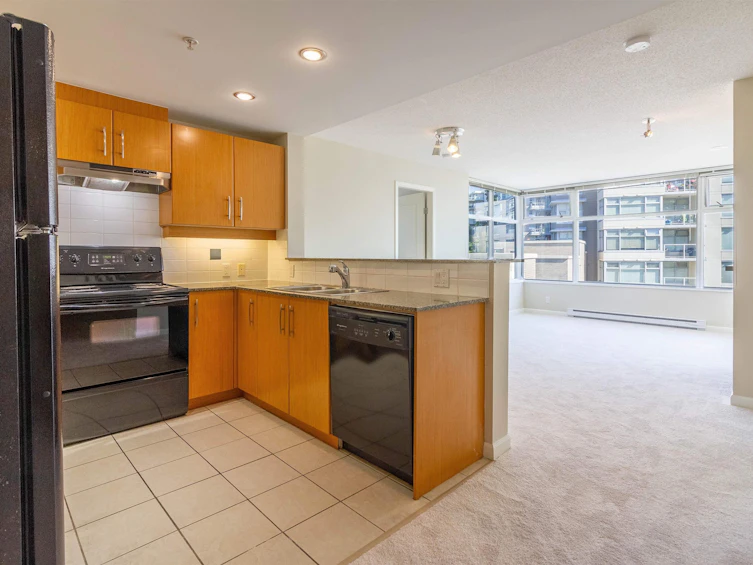 303-9298 University Crescent, Burnaby, BC, V5A 4X8 - 2