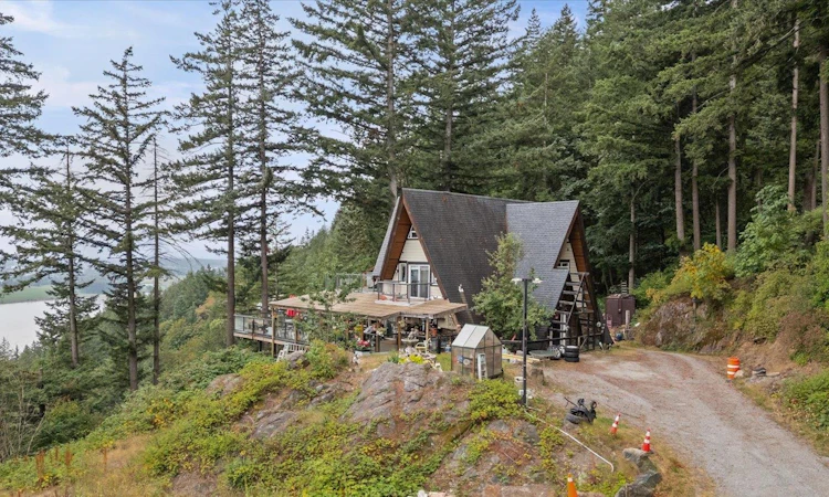 3429 Lougheed Highway