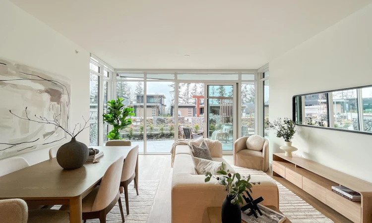 102-3963 Uplands Way