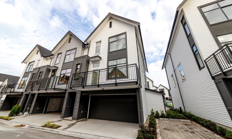 21-17555 57a Avenue