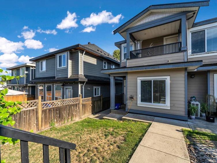 907 Harris Avenue, Coquitlam, BC, V3K 1S2 - 3