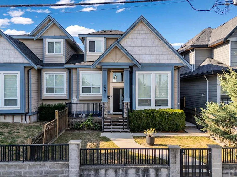 907 Harris Avenue, Coquitlam, BC, V3K 1S2