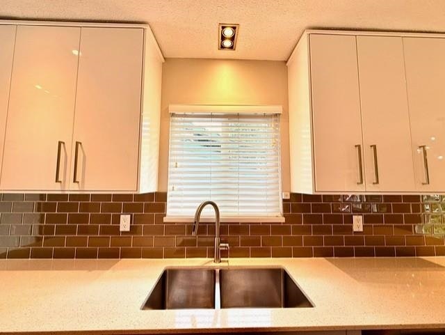 Upper-3444 Church, North Vancouver, BC, V7K 2L4 - 3