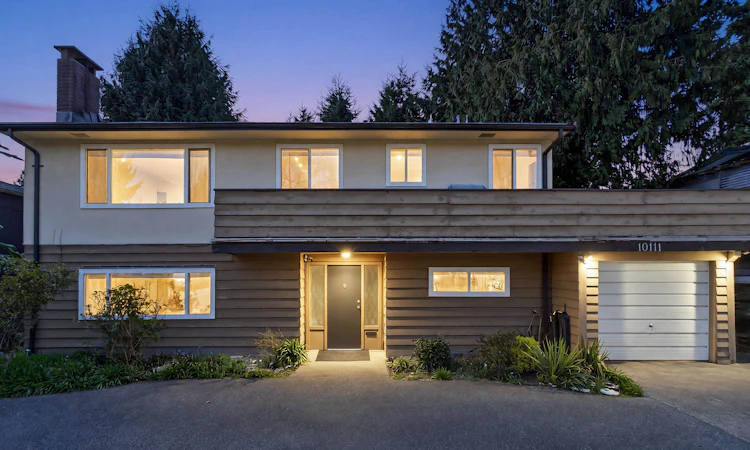 10111 Ainsworth Crescent