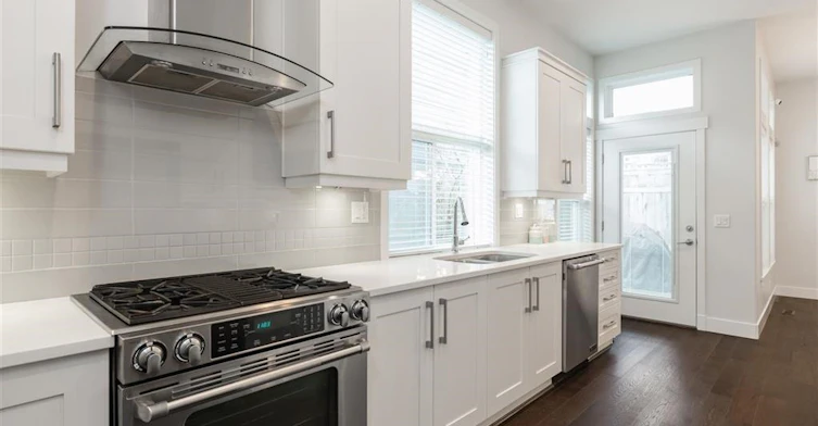 2800 161 Street, Surrey, BC, V3Z 3Y6 - 2