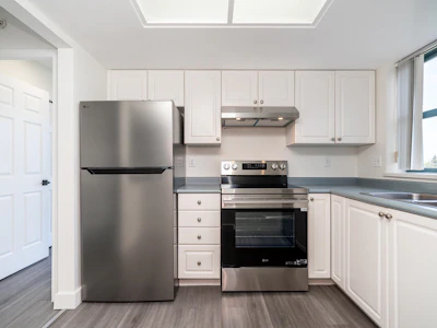 1602-200 Newport Drive - 5