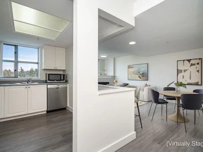 1602-200 Newport Drive - 3