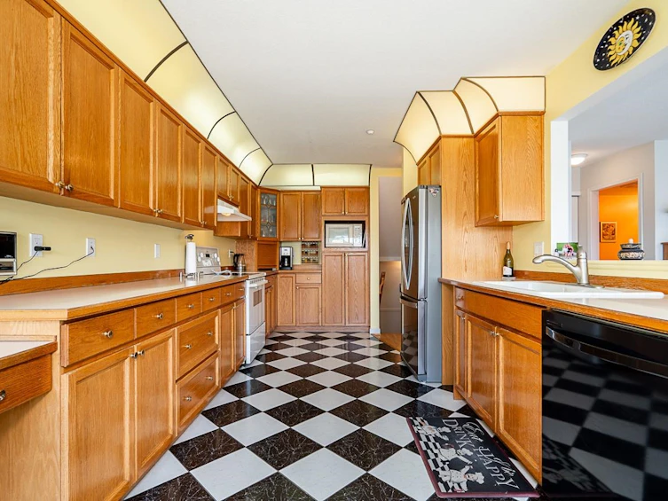 55-323 Governors Court, New Westminster, BC, V3L 5S6 - 9