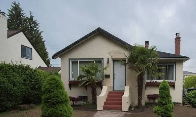 395 W 49th Avenue