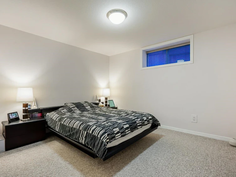 2768 Southcrest Drive, Burnaby, BC, V5A 4V4 - 16