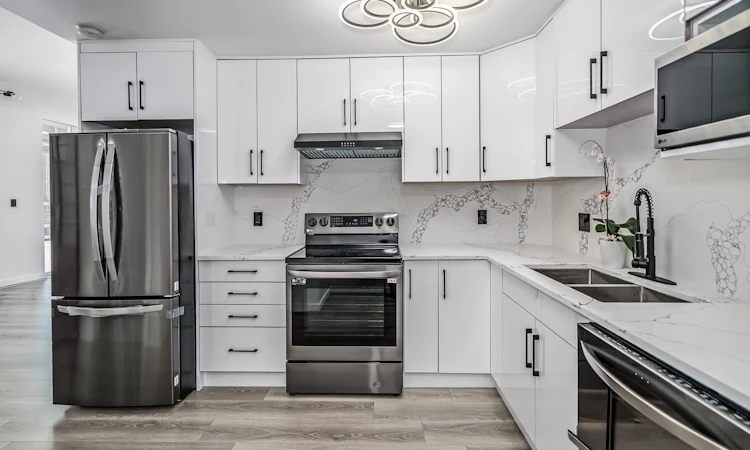 804-6133 Buswell Street
