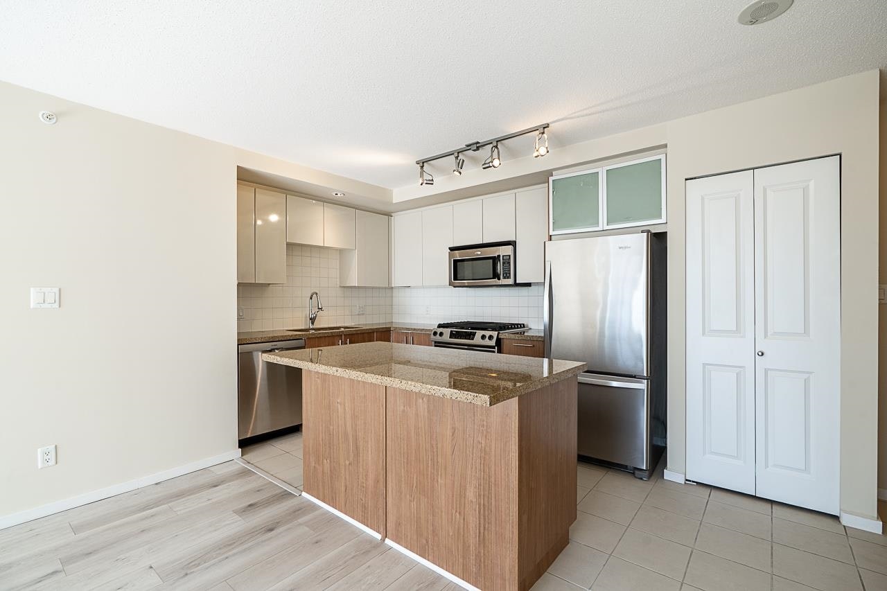 2708-2289 Yukon Crescent, Burnaby, BC, V5C 0B2 - 8