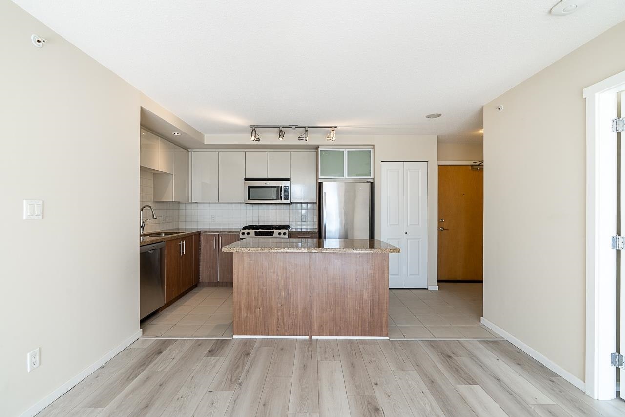 2708-2289 Yukon Crescent, Burnaby, BC, V5C 0B2 - 9