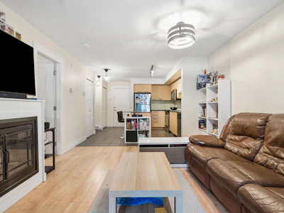111-10822 City Parkway - 5