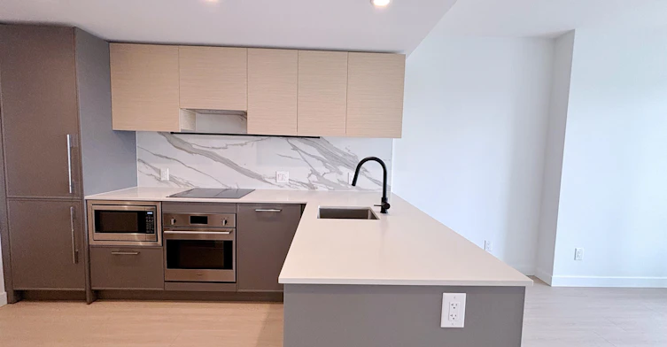 51X-13745 George Junction, Surrey, BC, V3T 0V8
