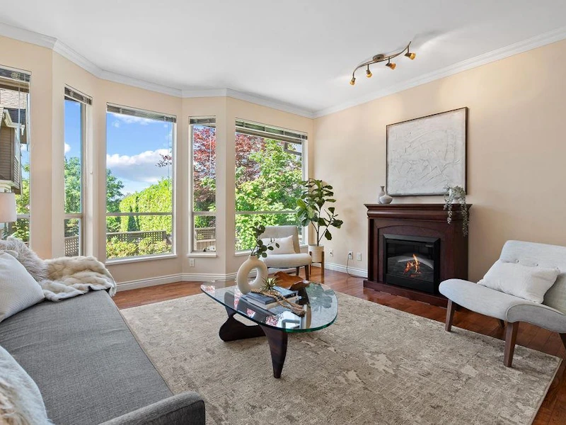 1 - 230 E Keith Road, North Vancouver BC V7L 1V5