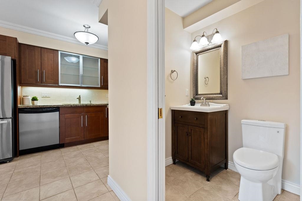 1-230 E Keith Road, North Vancouver, BC, V7L 1V5 - 9