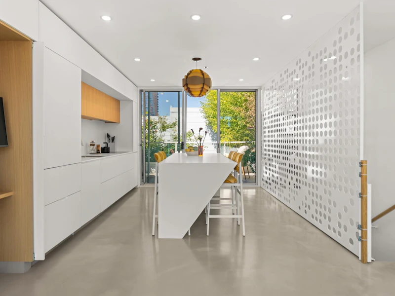 6 - 1650 W 1st Avenue, Vancouver BC V6J 1G1