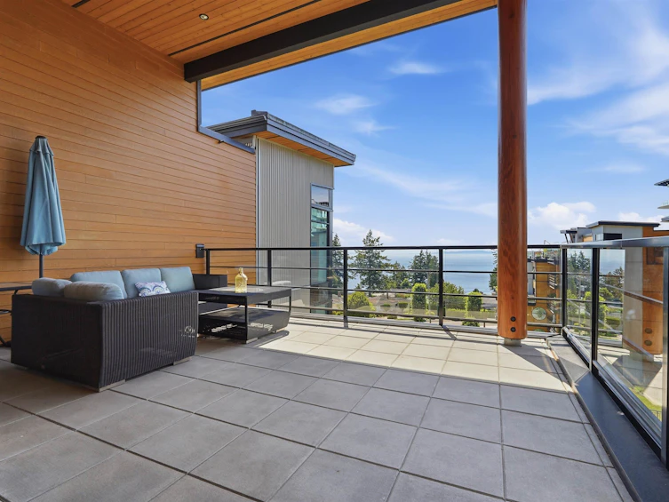 PH512-14855 Thrift Avenue, Surrey, BC, V4B 2J6