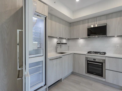 410-3264 Vanness Avenue - 5