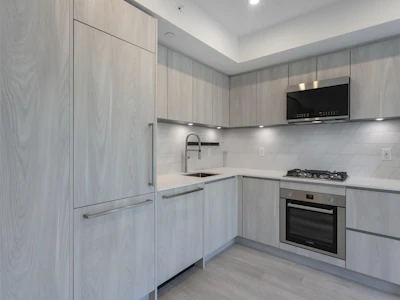 410-3264 Vanness Avenue - 4