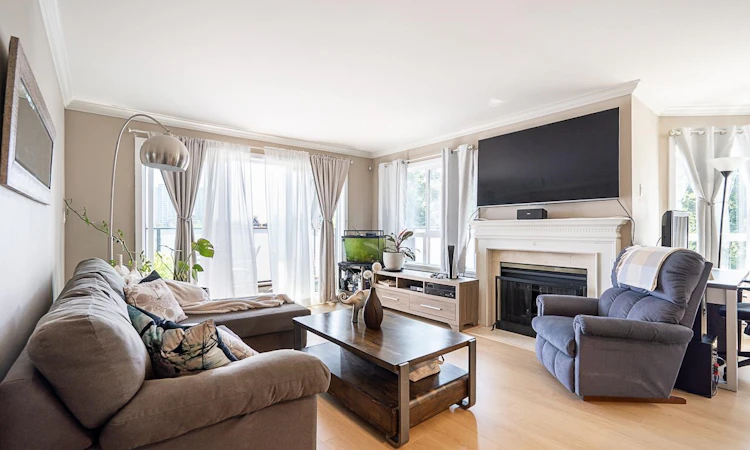 313-1830 E Southmere Crescent