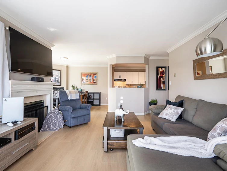 313-1830 E Southmere Crescent, Surrey, BC, V4A 9C2 - 4