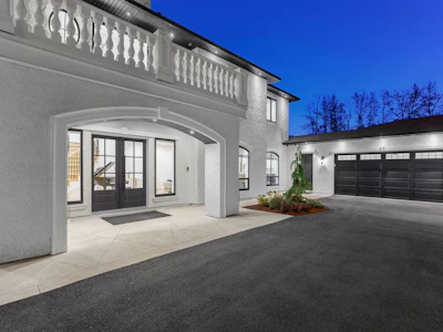 2-606 202 Street - 3