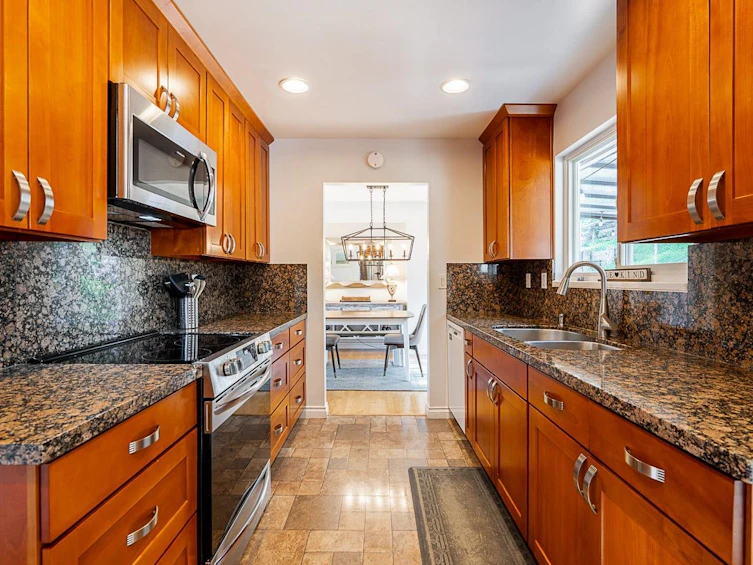 1062 Spar Drive, Coquitlam, BC, V3H 3G8 - 11