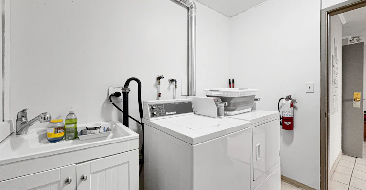 8635 Fremlin Street, Vancouver, BC, V6P 3X4 - 8