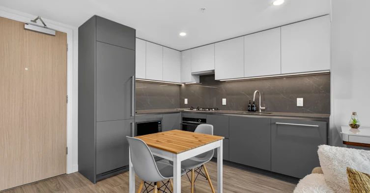 1X03-2135 Springer Avenue, Burnaby, BC, V5H 3G9 - 5