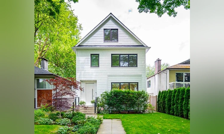 785 W 20th Avenue