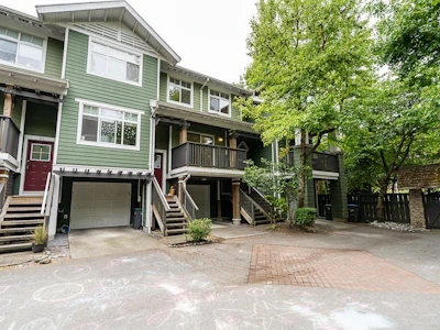 86-15233 34 Avenue - 2