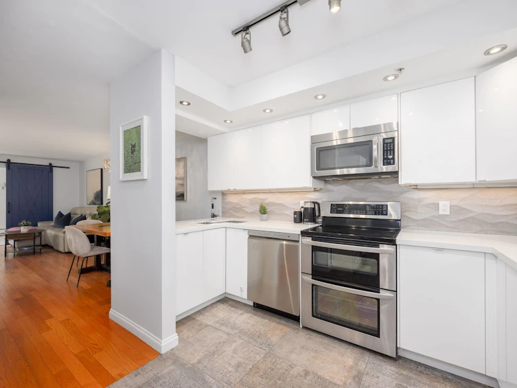 104-1500 Pendrell Street, Vancouver, BC, V6G 3A5 - 9