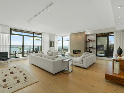 1402-3355 Cypress Place - 3