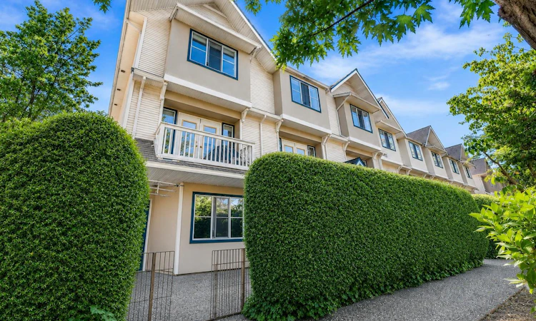 12-4933 Fisher Drive