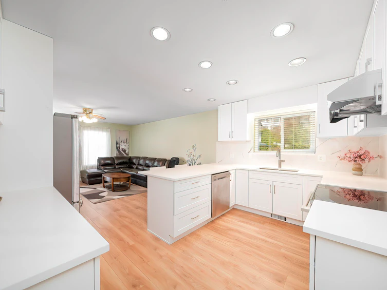 11 Harbour Place, Port Moody, BC, V3H 4J8 - 4
