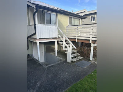 4386 Oxford Street - 5