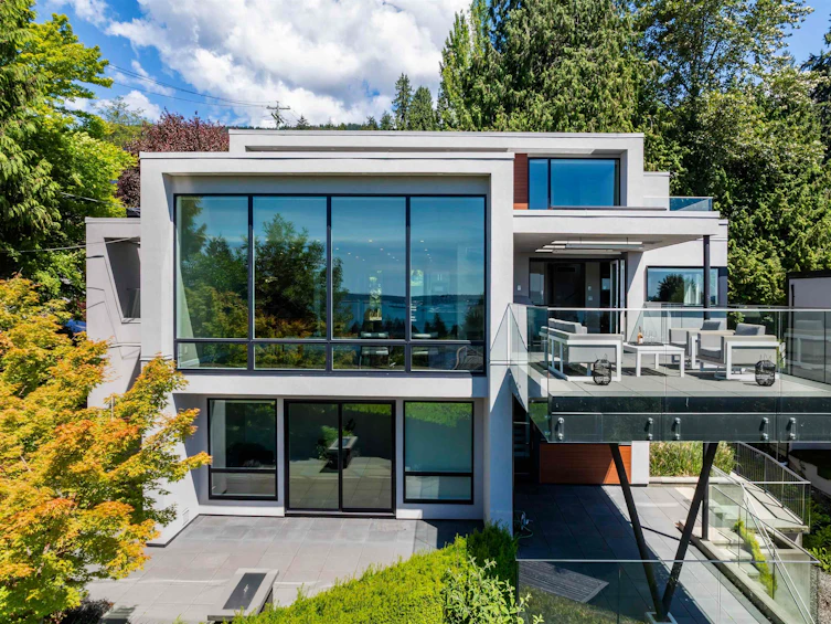 2496 Ottawa Avenue, West Vancouver, BC, V7V 2T1 - 2