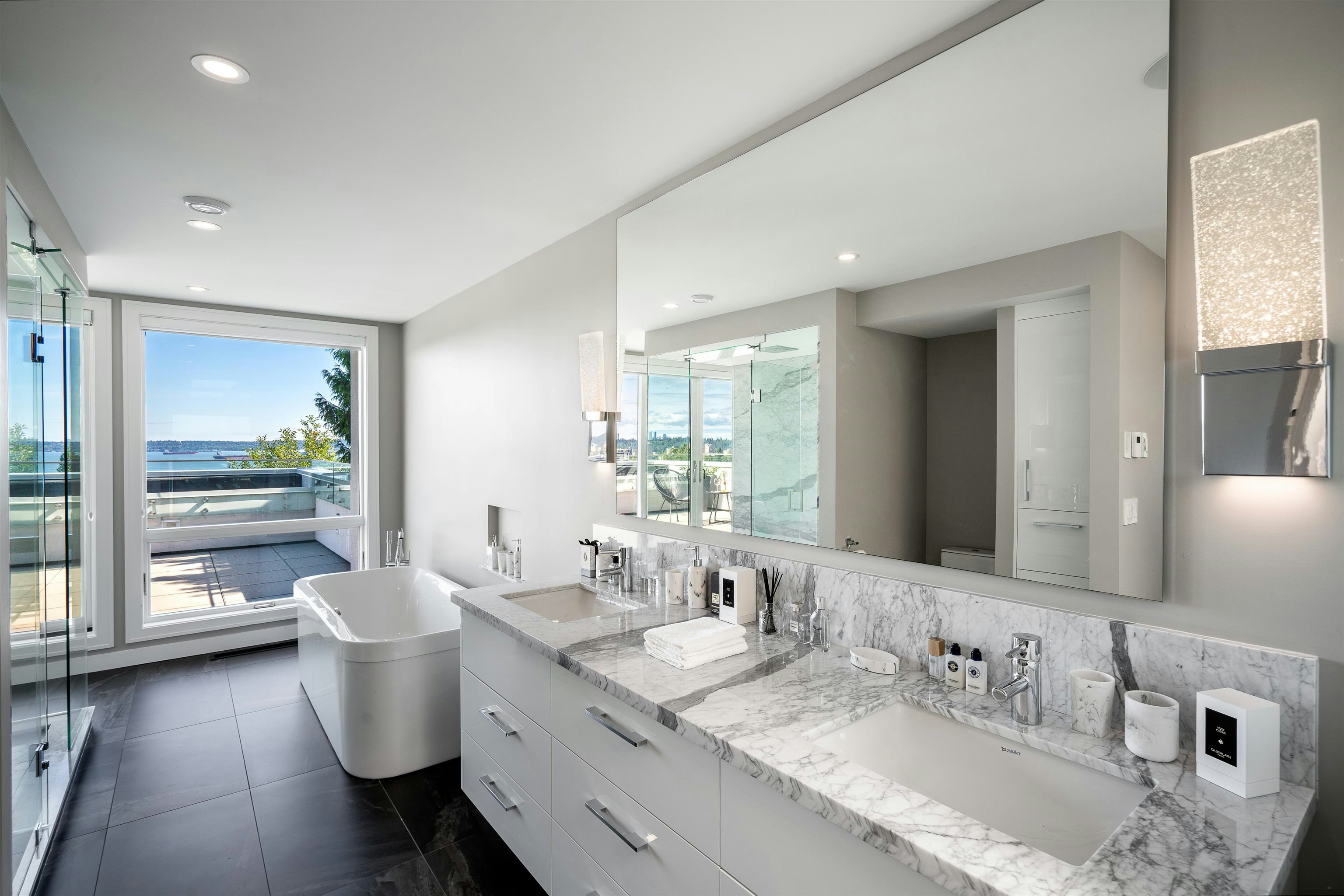 2496 Ottawa Avenue, West Vancouver, BC, V7V 2T1 - 20