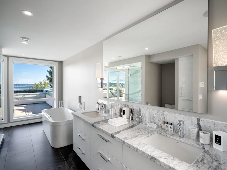 2496 Ottawa Avenue, West Vancouver, BC, V7V 2T1 - 20