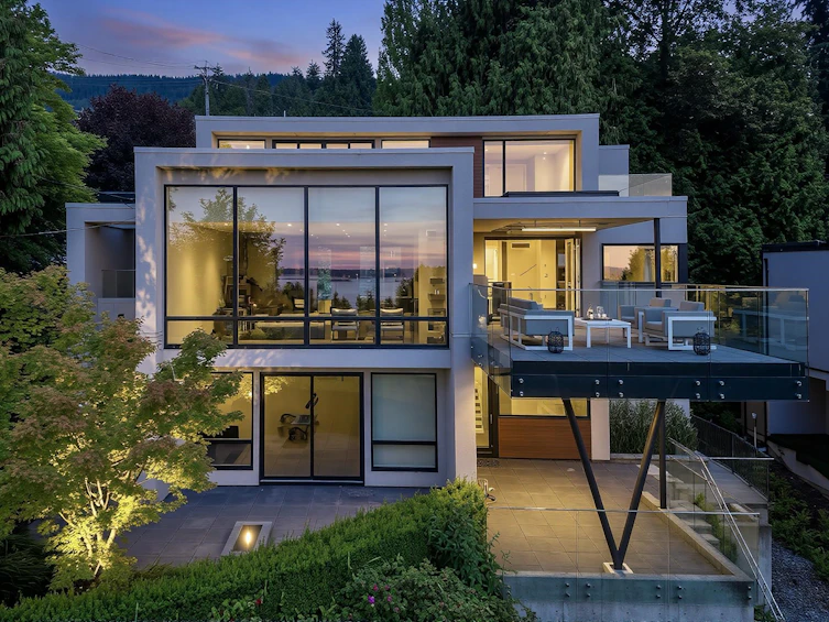 2496 Ottawa Avenue, West Vancouver, BC, V7V 2T1