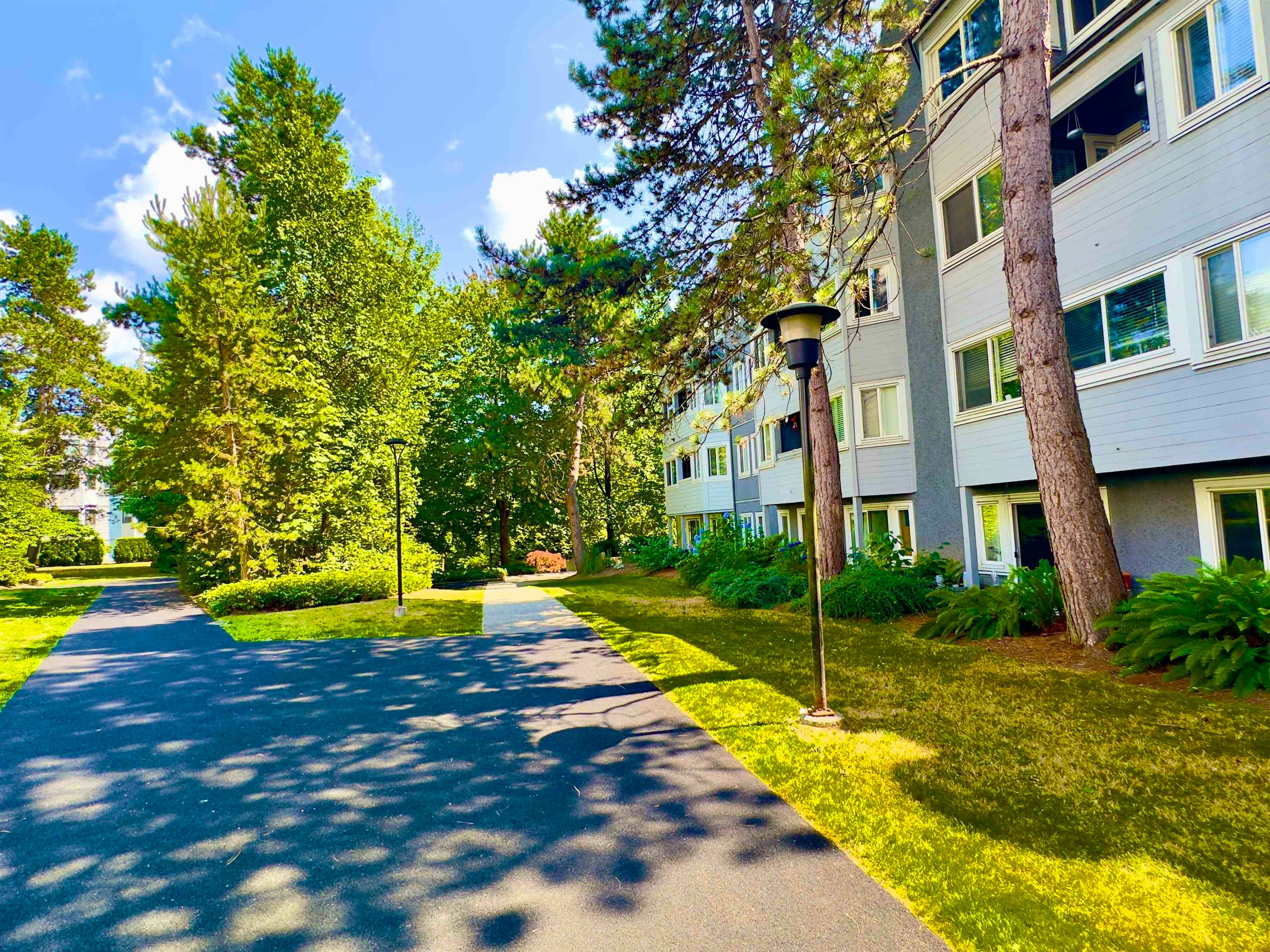 303-9890 Manchester Drive, Burnaby, BC, V3N 4R4