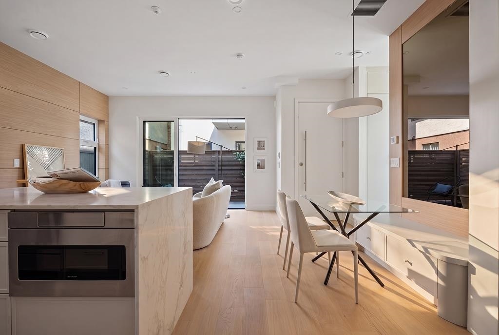 366 E 23rd Avenue, Vancouver, BC, V5V 1X5 - 10