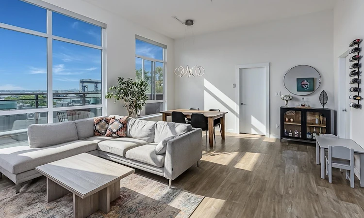 403-615 E 3rd Street