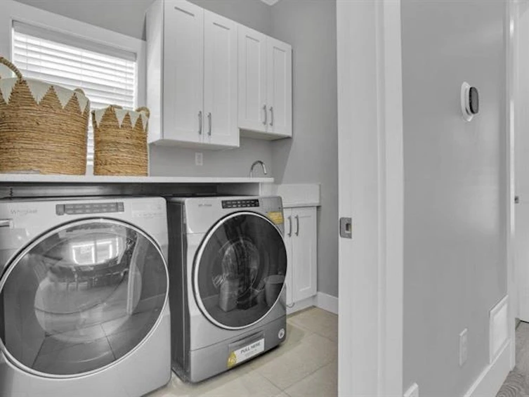 15456 Russell Avenue, Surrey, BC, V4B 2R3 - 15