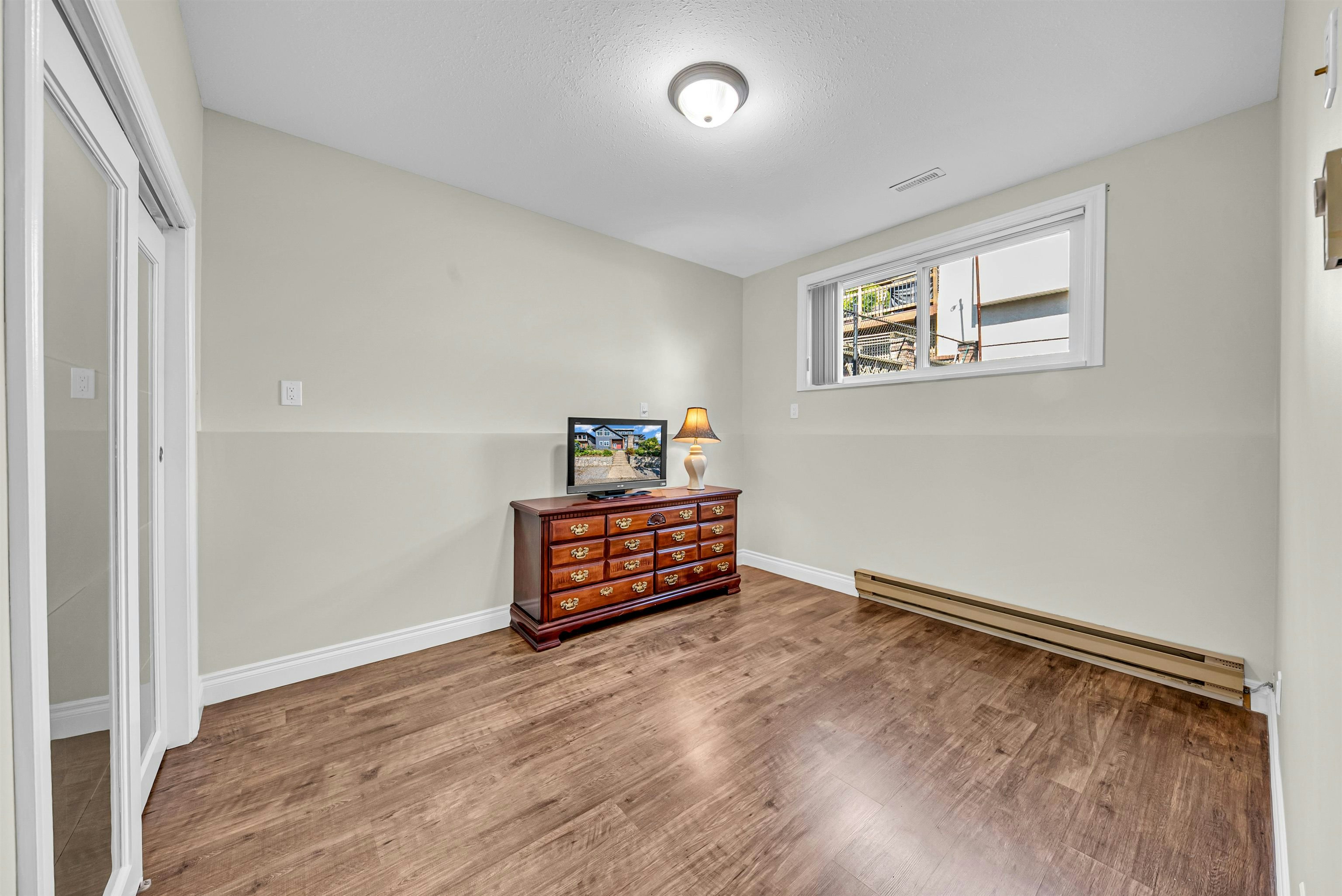 7347 Queenston Court, Burnaby, BC, V5A 3M5 - 27