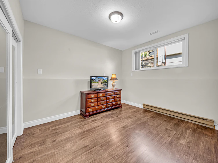 7347 Queenston Court, Burnaby, BC, V5A 3M5 - 27