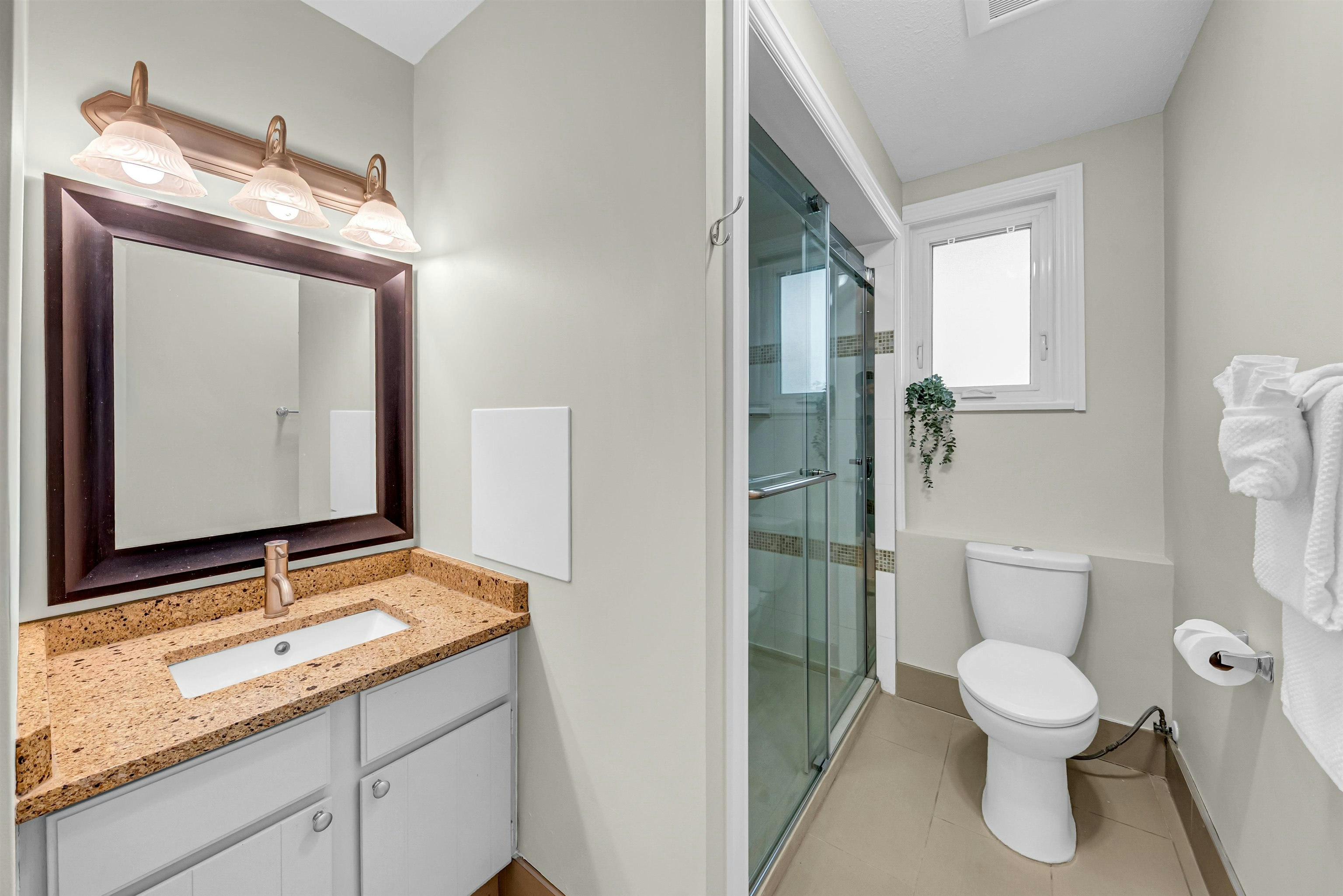 7347 Queenston Court, Burnaby, BC, V5A 3M5 - 26