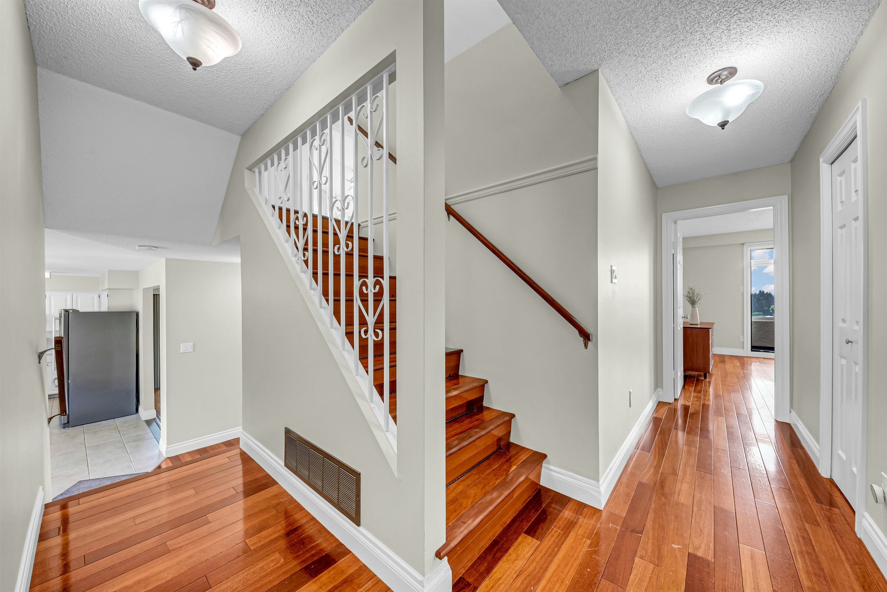 7347 Queenston Court, Burnaby, BC, V5A 3M5 - 21